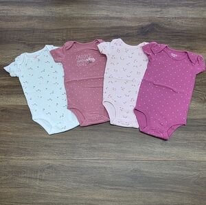 🌸Bundle of Baby Girl Onesies SIZE: 6-9 Months